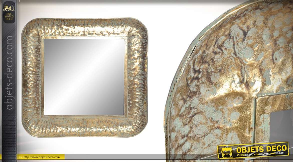 Miroir en métal carré, angles arrondis esprit taule bosselée, finition vieux doré 77cm