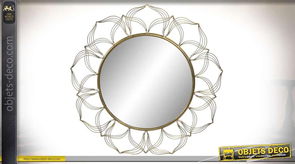 Miroir en métal de style moderne, en forme de fleur avec esprit de pétales finition dorée 74cm