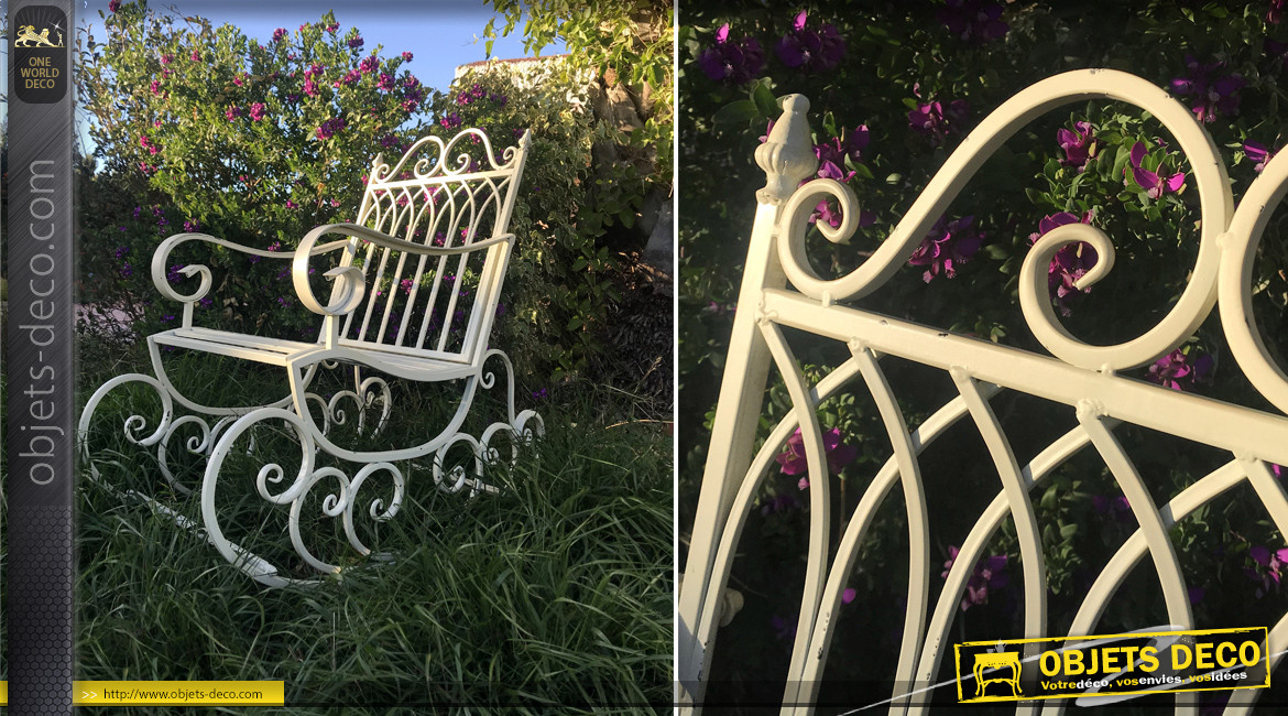 Rocking chair vintage en fer forgé, ambiance rétro romantique, finition blanc antique, modèle Arisa