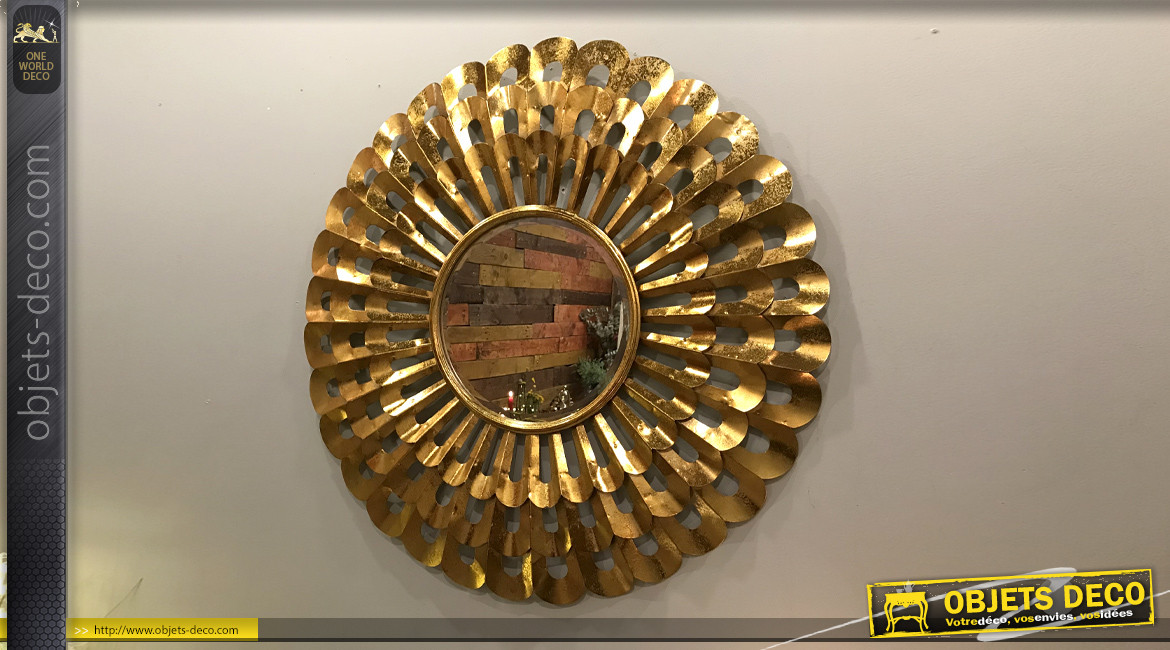 Grand miroir fleur Art Déco ajouré en métal doré et vieilli Ø 89 cm