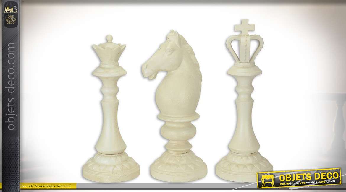 Série de 3 grandes pièces d'échecs en métal coloris ivoire 34,2 cm