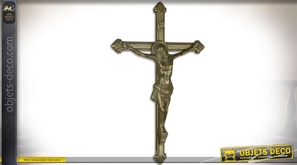 Crucifix mural en laiton doré vielli : Jesus-Christ sur la croix 41,8 cm