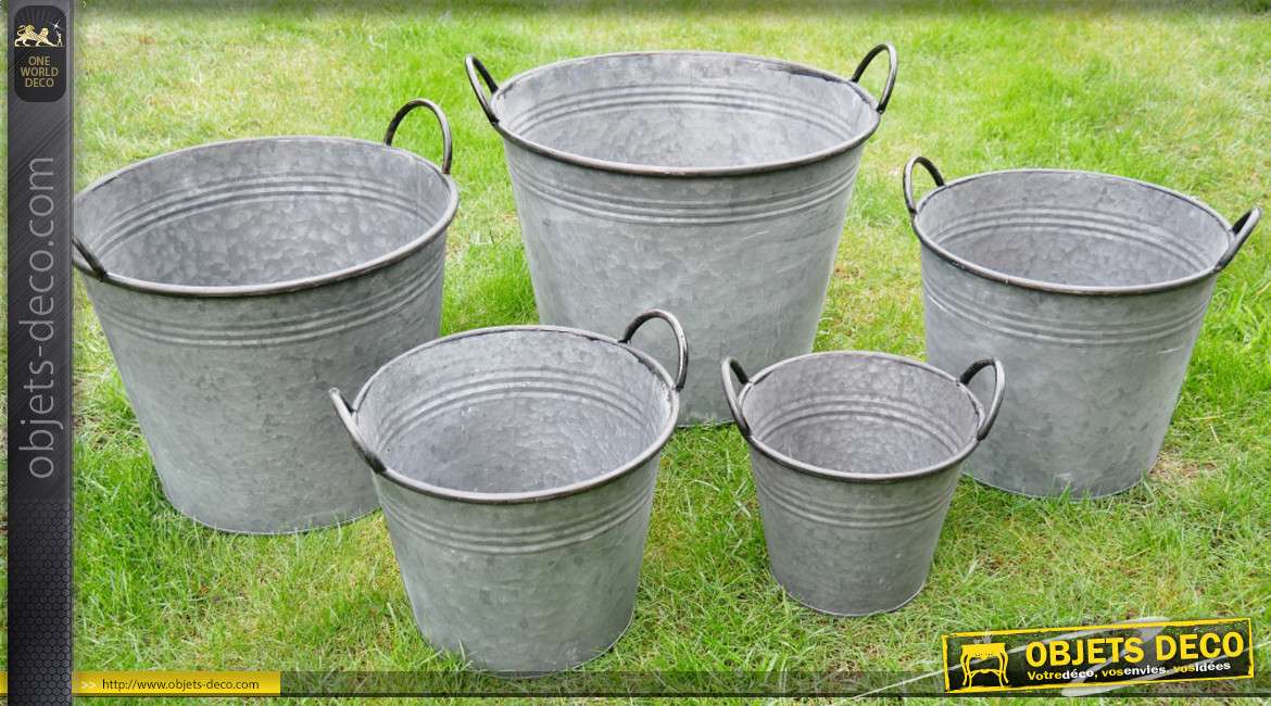 Série de 5 sceaux type caches pots en métal style zinc ancien avec hanses de transport