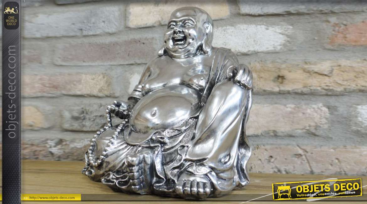 Bouddha rieur en résine, position assise, finition argentée vieillie, 30cm