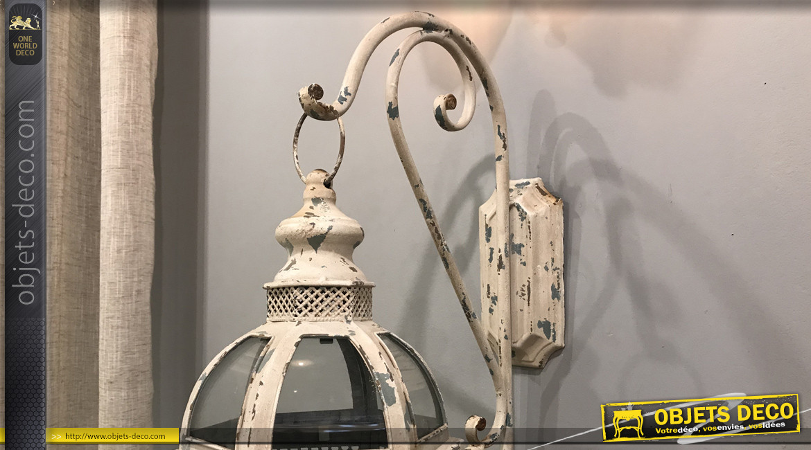 Lanterne vintage avec potence en métal beige vieilli 86 cm