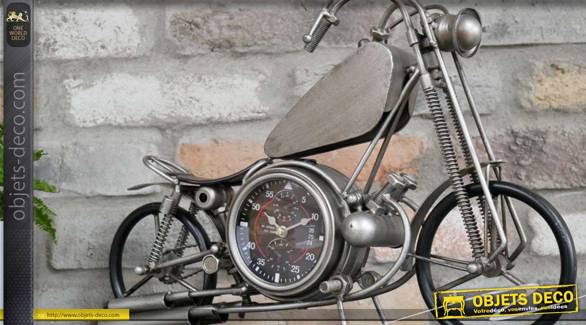 Horloge à poser en forme de moto, fabriquée en métal avec cadran au centre, 48cm
