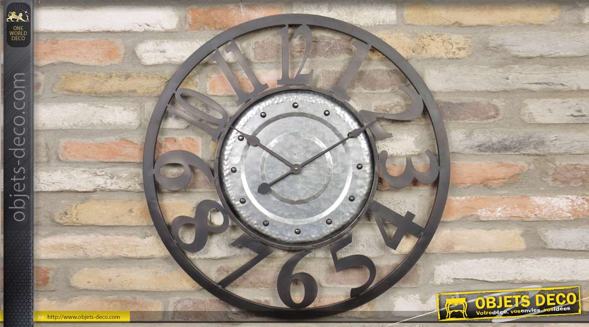 Horloge murale en métal, style industriel esprit enjoliveur de voiture, finition noir et alu, 70cm