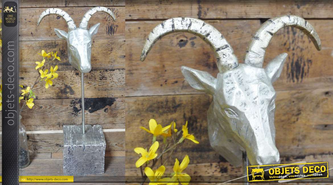 Trophée en résine monté sur socle en bois rustique, La Gazelle finition argent ancien, 47cm