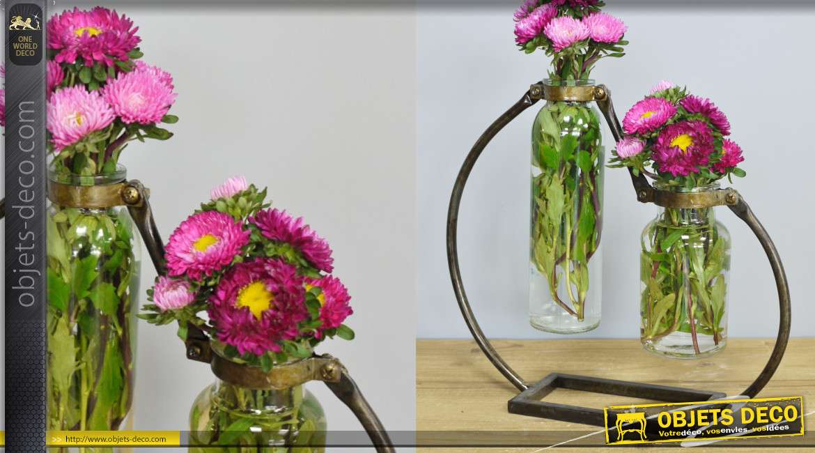 Double vase en verre et métal de style industriel, esprit bouteilles suspendues