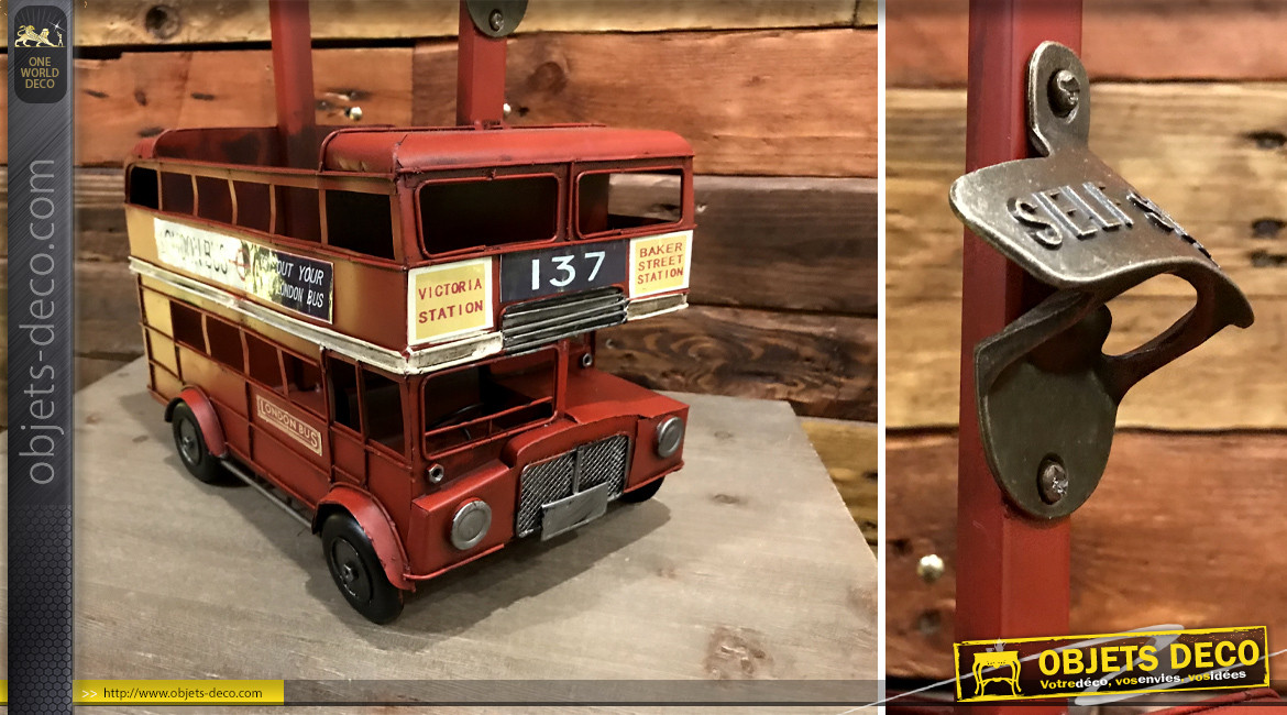 Porte bouteilles en métal en forme de bus de tourisme anglais, finition vieux rouge et poignée en bois, 37cm