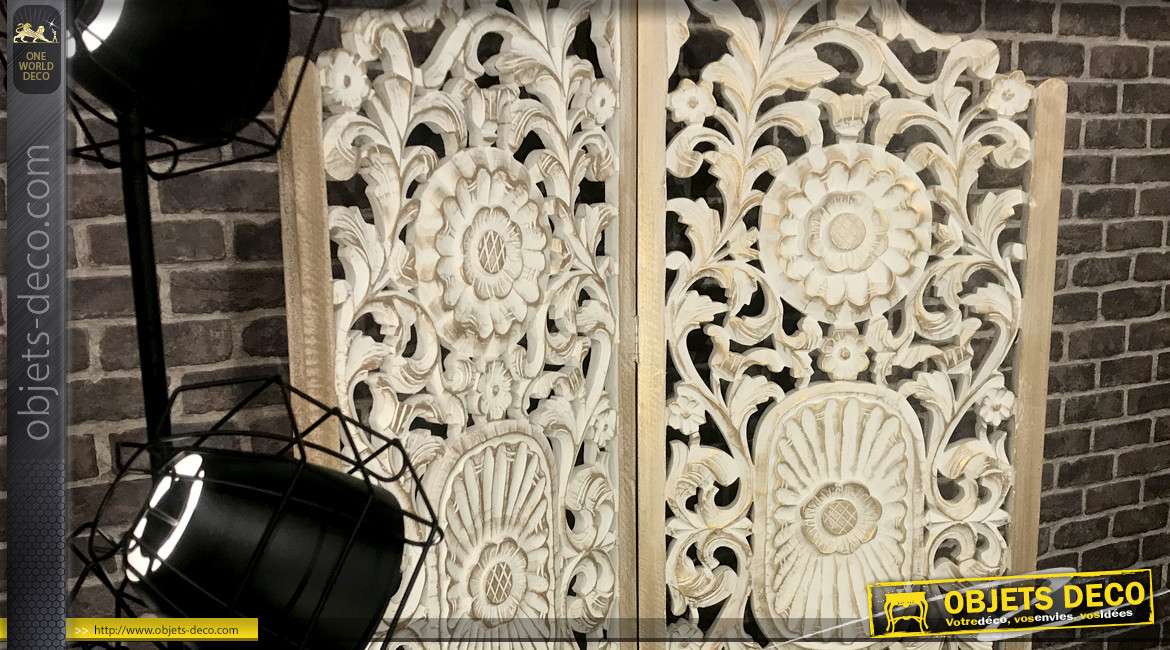Grand paravent en bois sculpté motifs mandala, finition blanc et reflets dorés cuivrés, 180cm