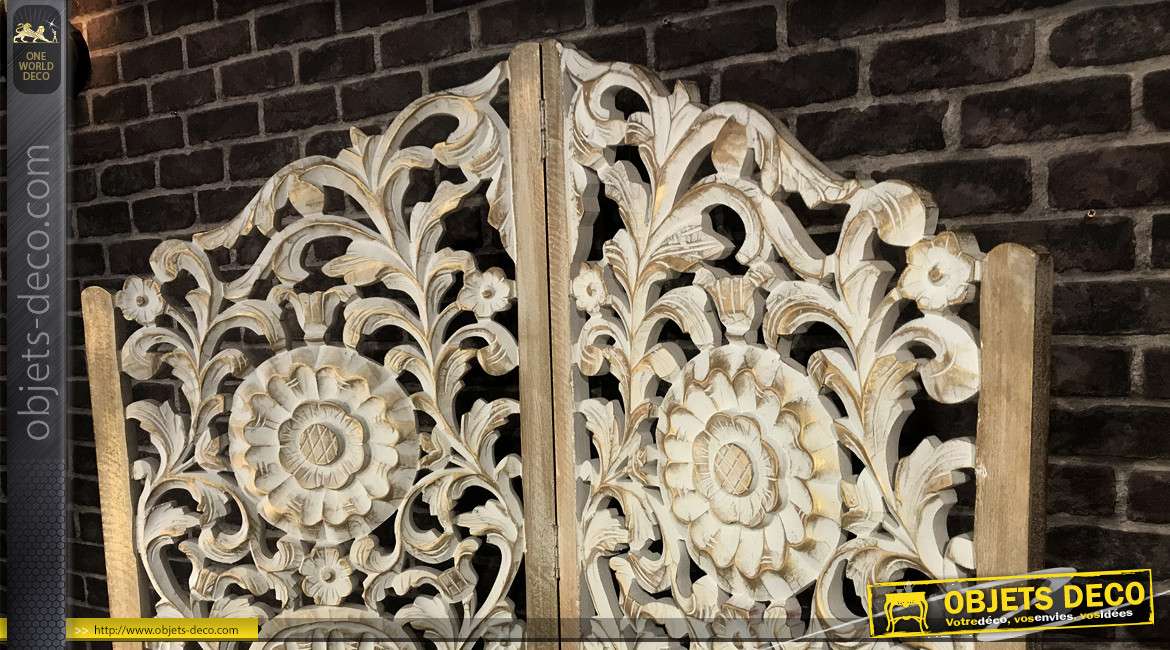 Grand paravent en bois sculpté motifs mandala, finition blanc et reflets dorés cuivrés, 180cm