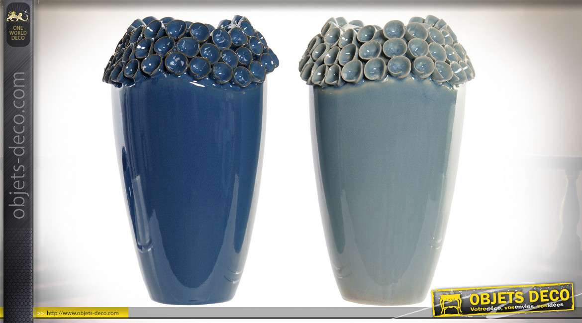 Série de deux vases en grès avec colerette esprit petites fleurs, bleu pétrole et bleu ciel, 26cm