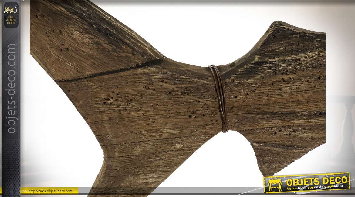 Grande sculpture de requin en bois flotté monté sur socle esprit trophée, ambiance bord de mer élégante, finition vieilli, 89cm