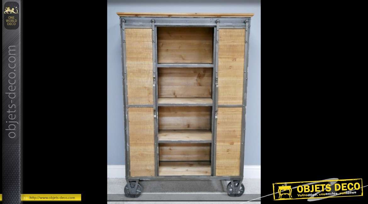 Meuble armoire étagère de style industriel en bois et métal sur roues