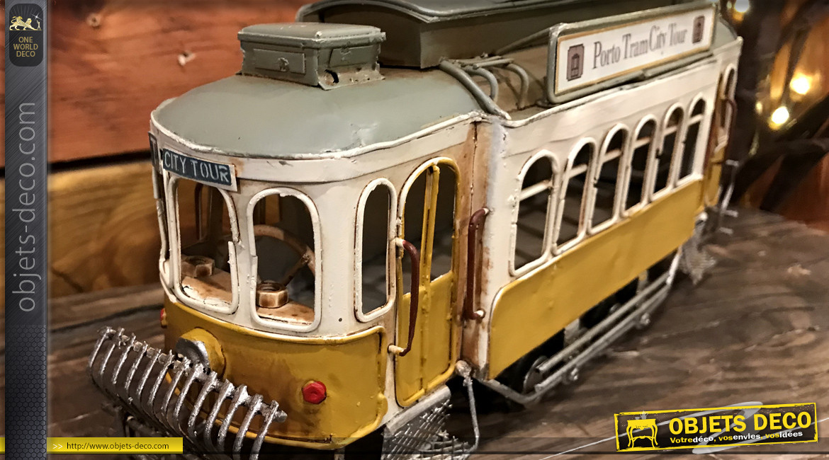 Miniature d'un tramway en métal, finitions effet anciennes, ambiance vintage, 20cm