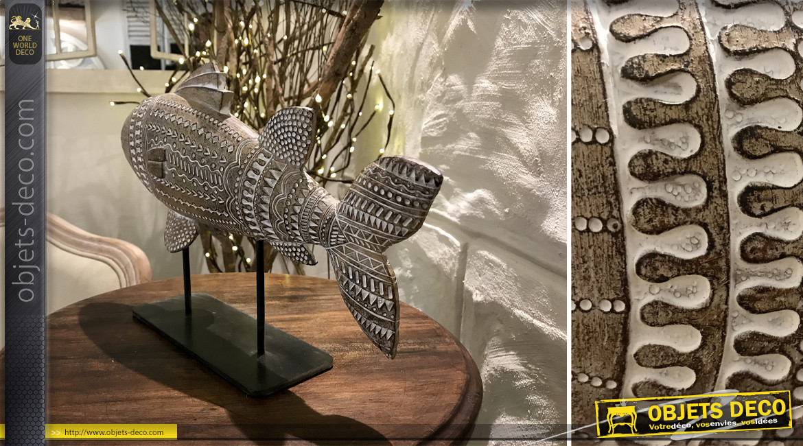 Décoration en bois de manguier finition blanchi, poisson sculpté et monté sur socle en métal noir, esprit trophée, 25cm