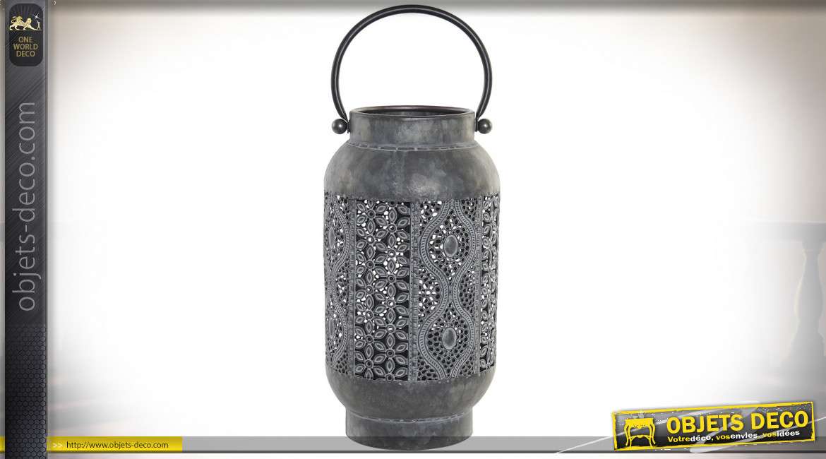 Bougeoir en métal en forme d'encensoir avec grande anse, finition gris anthracite blanchi, découpe esprit moucharabieh, 31cm