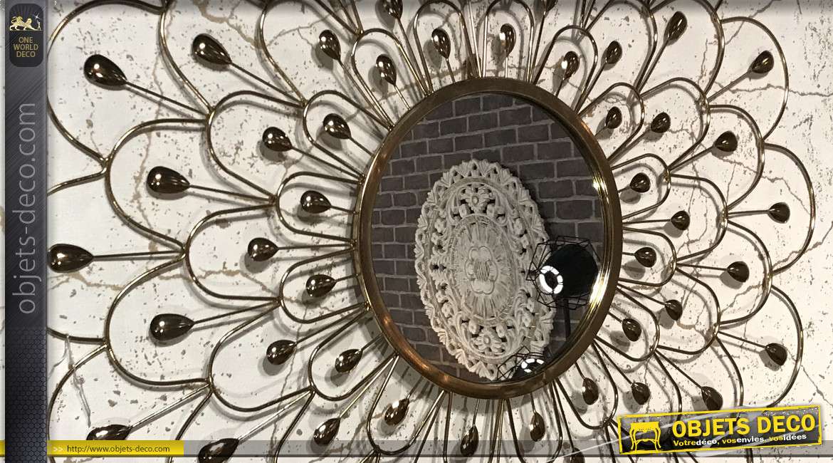 Grand miroir en métal finition doré, forme de fleur abstraite de Ø90cm, style moderne épuré