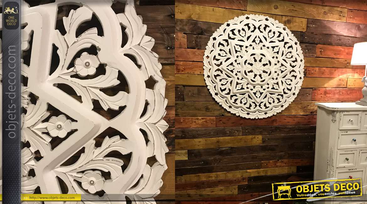 Grande déco murale en bois finement sculpté finition blanc, effet relief 3D