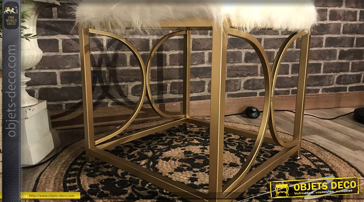 Repose-pieds de style moderne, structure métal doré effet brossé et assise poils longs, forme carrée