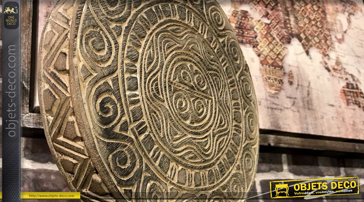 Déco en bois de suar sculptée style mandala sur base en métal noir, esprit ethnique
