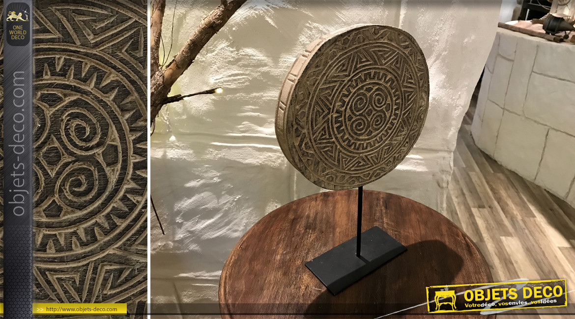 Trophée en bois de suar véritable, sculpté et teinté marron ancien avec motifs ethniques, 33cm