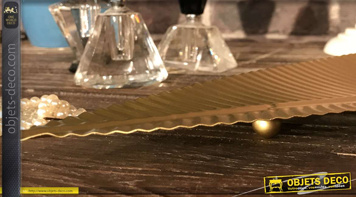 Vide poche/Centre de table en métal finition doré mate, forme de feuille de 48cm de long