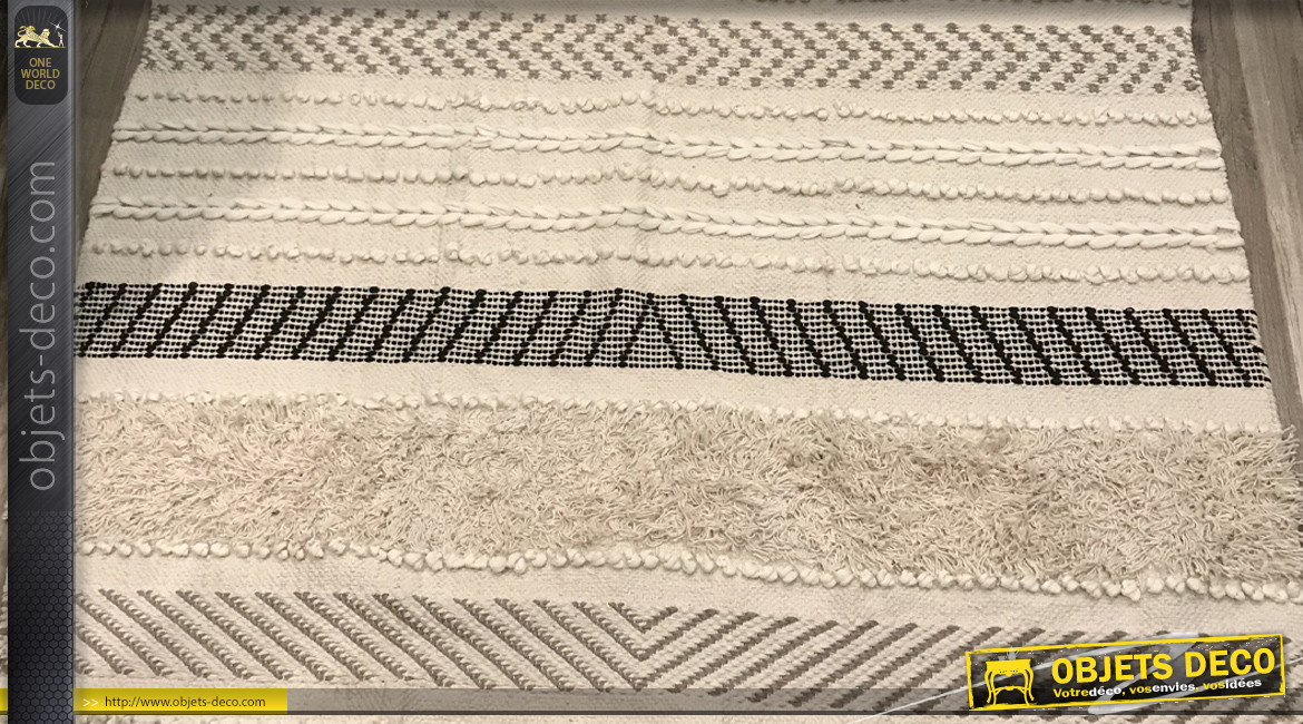 Grand tapis en coton épais et laine grosses mailles, finitions claires et chaleureuses, 180x120cm