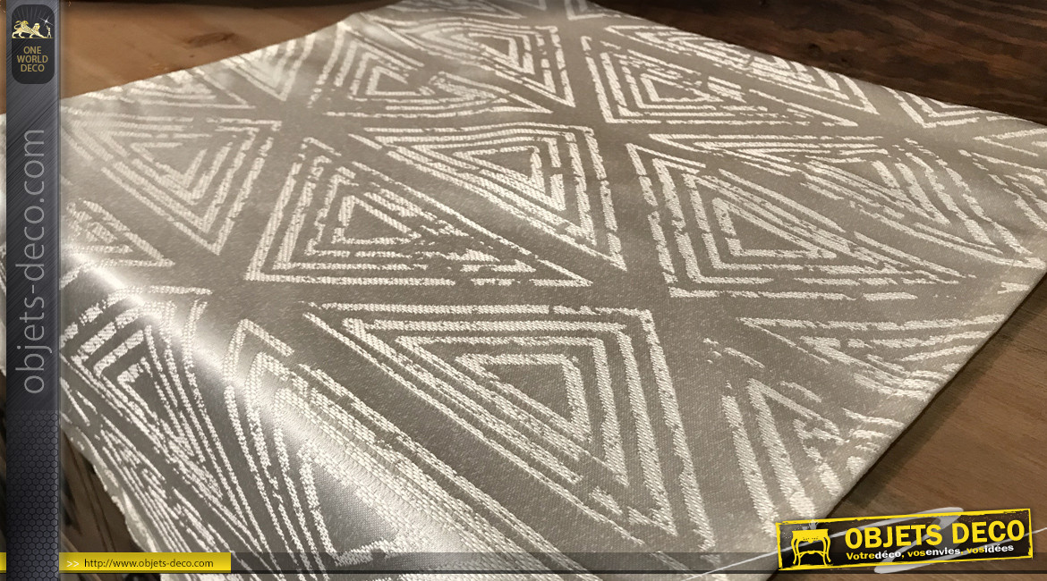 Chemin de table satiné gris et beige avec motifs en relief esprit boho, 135cm