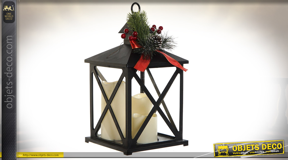 Lanterne déco noire avec 3 bougies LED et branches de houx 32 cm