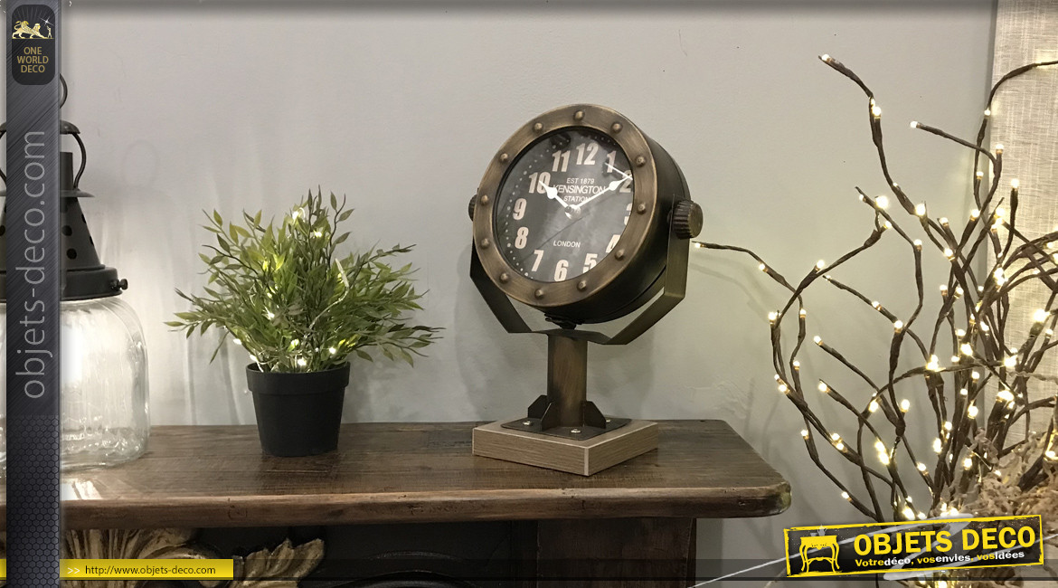 Horloge de table en métal style ancien projecteur de bateau, finition doré ancien et relfets cuivrés