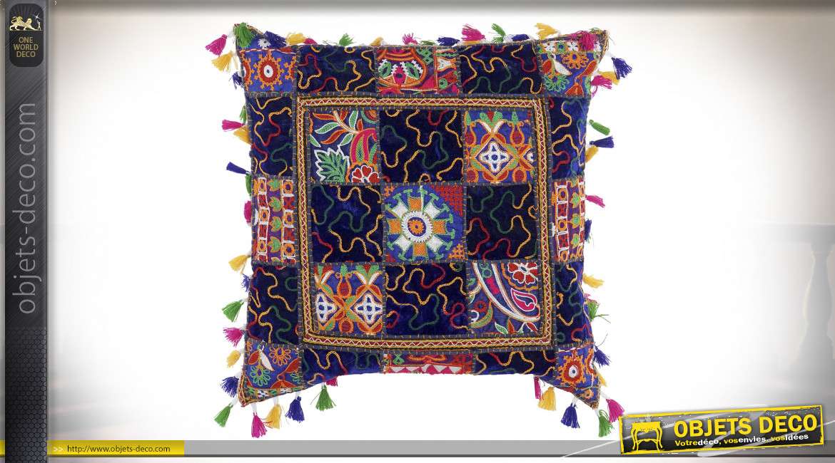 Gros coussin patchwork multicolore en coton épais, pompons et reliefs, 40x40