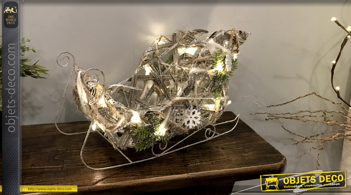 Luge de Noel en rotin avec guirlande LED incluse, finition argentée brillant