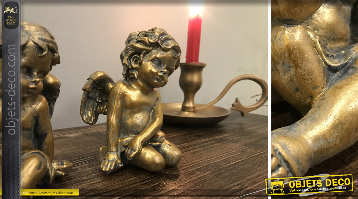 Série de deux petites statuettes anges finition dorée effet vieilli, 12cm