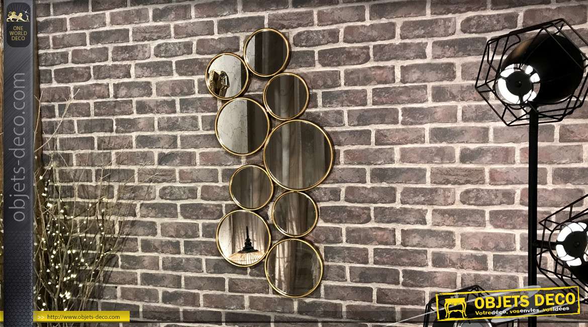 Miroir en métal de style moderne, finition vieux doré composé de 9 ronds de tailles différentes, 91cm de haut