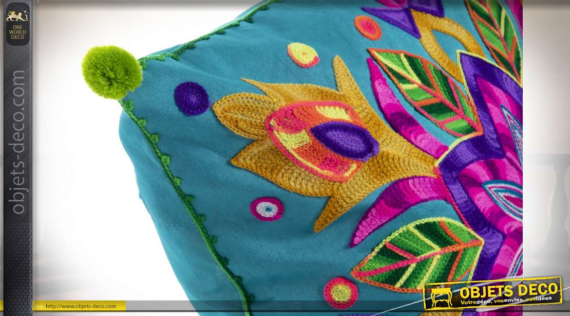 Série de deux coussins carrés en coton épais, motifs de fleurs brodées très colorées, 40x40cm