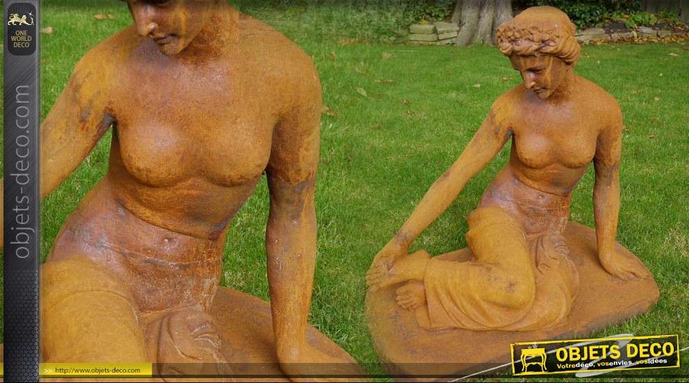 Statue en métal oxydé femme mi-nue