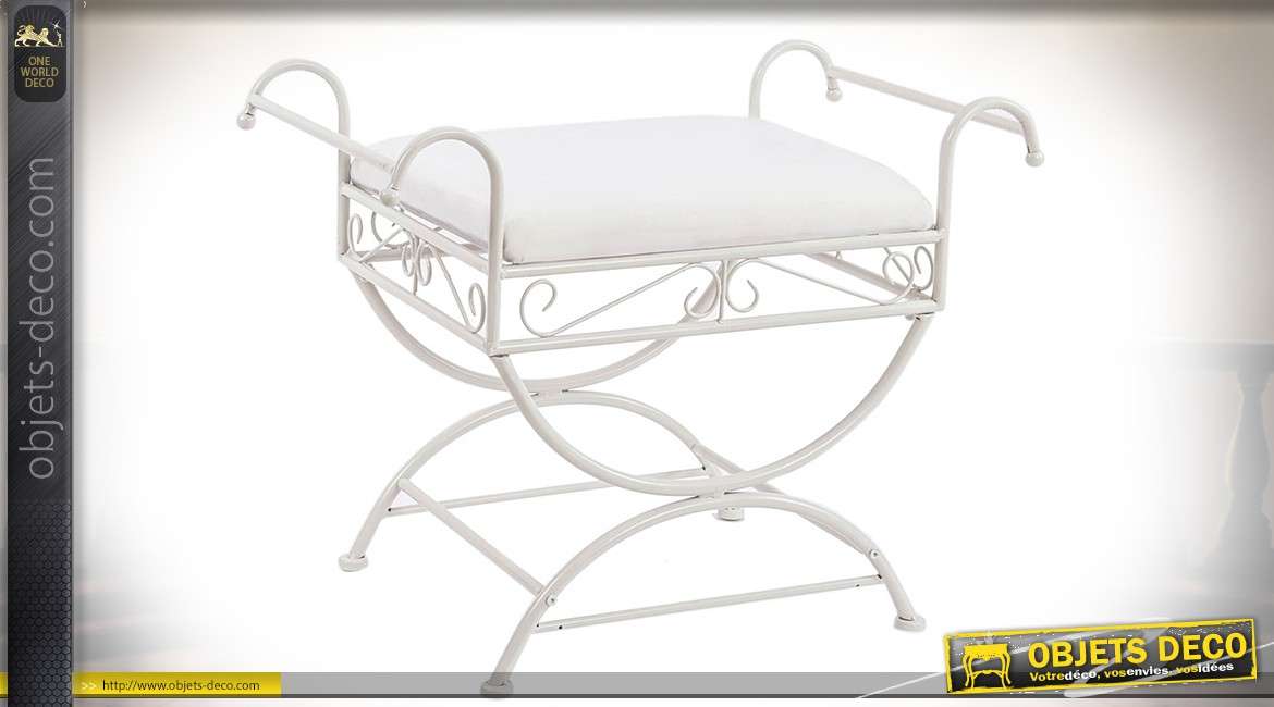 Chaise Dagobert en métal laqué blanc style fer forgé avec assise blanche