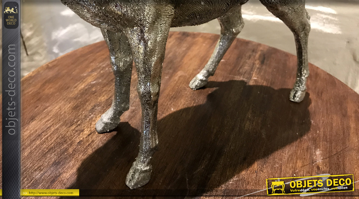 Statuette de cerf en résine finition argent brillant effet vieilli, 35cm