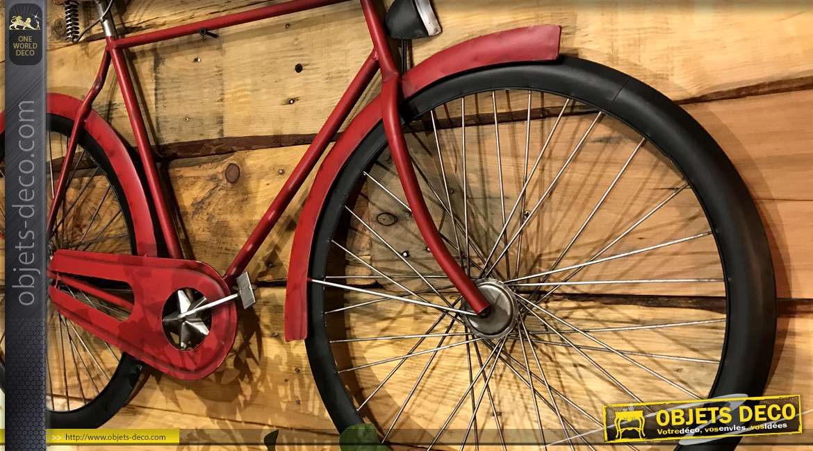 Ancienne bicyclette en métal murale, style vintage finition rouge cerise de 102cm de long