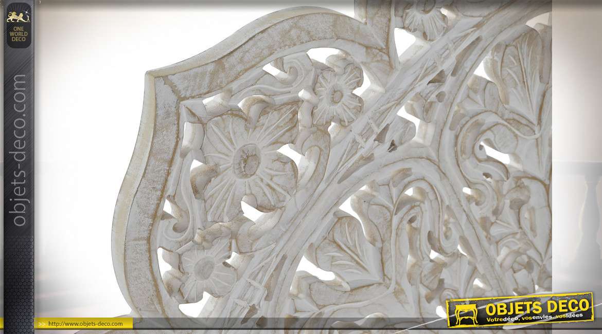 Tête de lit en bois sculpté finition naturelle blanchie ambiance orientale, 182cm
