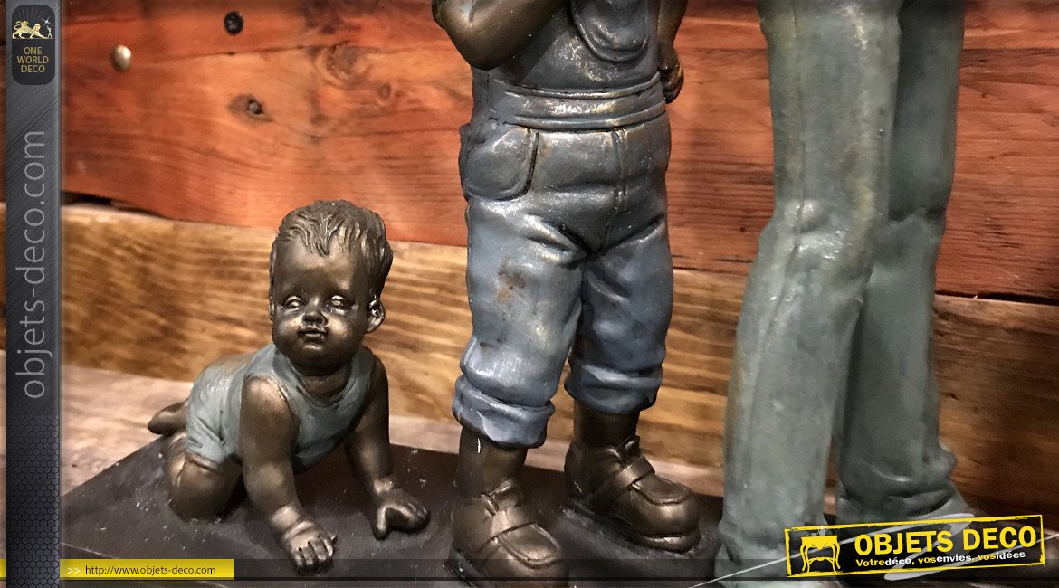 Statuette familiale en résine, de père en fils, finition effet métal usé ambiance vieille photo de famille, 41cm
