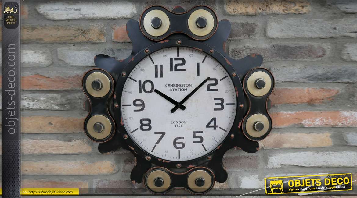 Horloge murale en métal de style industriel, esprit roue engrenage, finition noir, doré et éclats de vieux rouge, 60cm