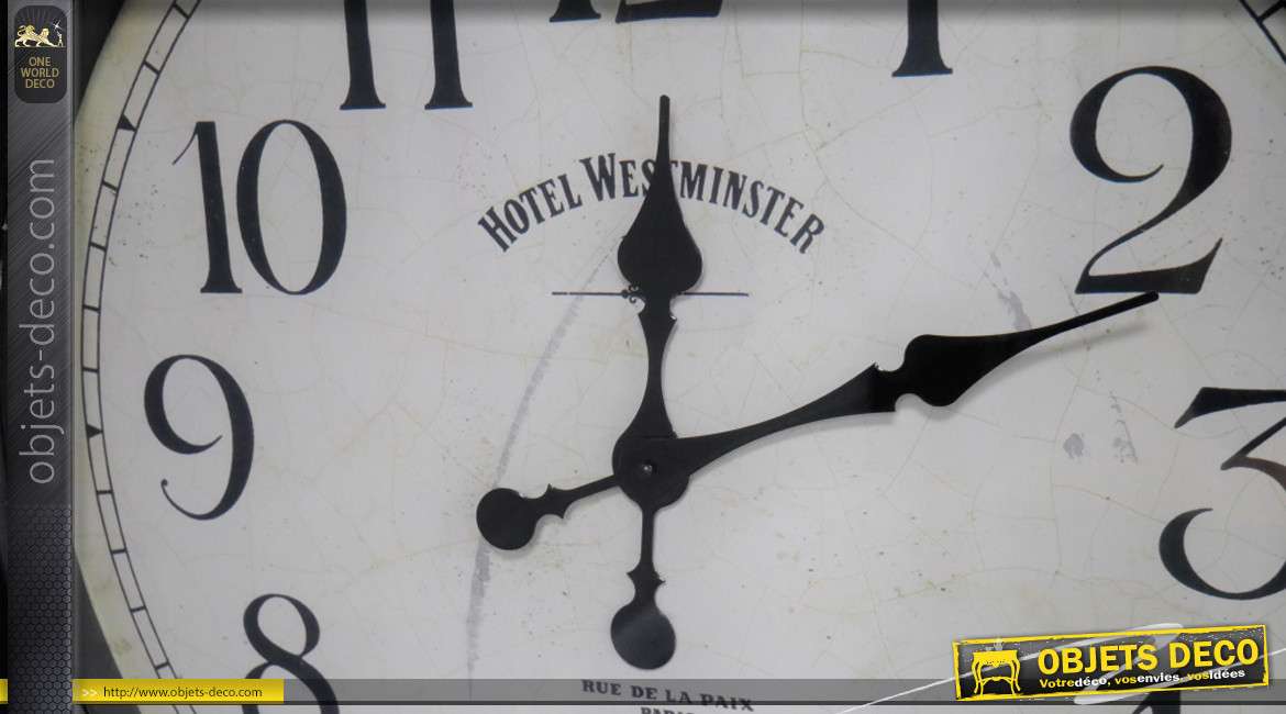 Grande horloge en métal finition vieux noir effet oxydé, esprit hublot de bateau avec rivets apparents, 80cm