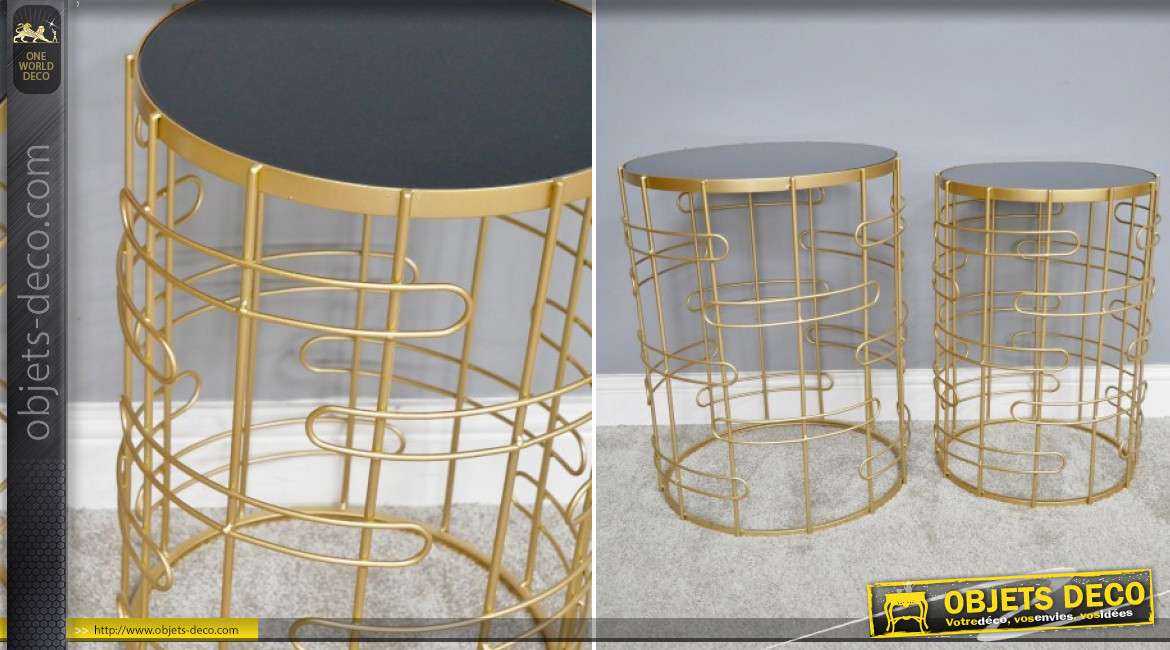 Série de deux tables d'appoint en métal finition doré, plateaux en verre fumé noir, style moderno'design, 60cm