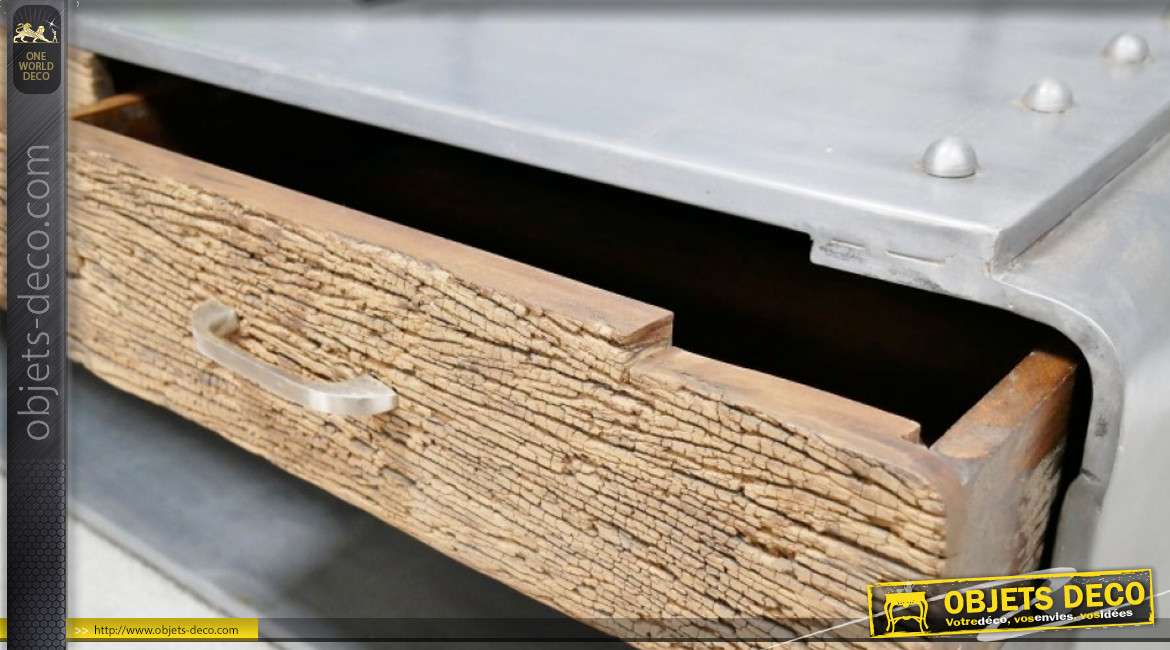 Grande table basse en métal et en bois vieilli, tiroirs de chaque cotés et grosses bandes de rivets apparents, 120cm