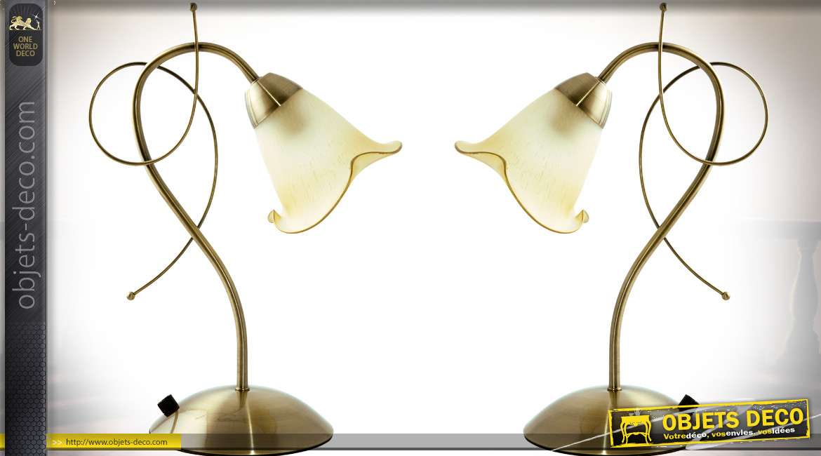 Lampe vintage métal doré avec réflecteur tulipe verre opalescent crème clair 37 cm