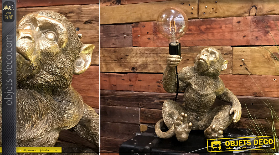 Lampe d'appoint moderne et originale en résine, forme de singe portant la douille électrique, finition dorée