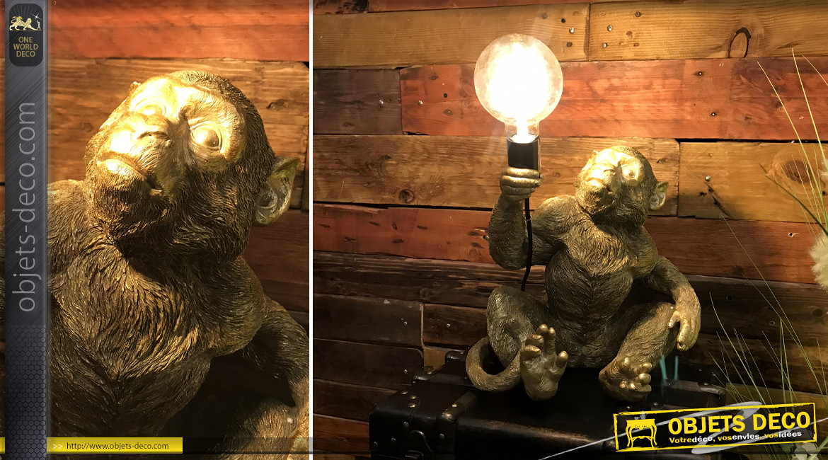 Lampe d'appoint moderne et originale en résine, forme de singe portant la douille électrique, finition dorée